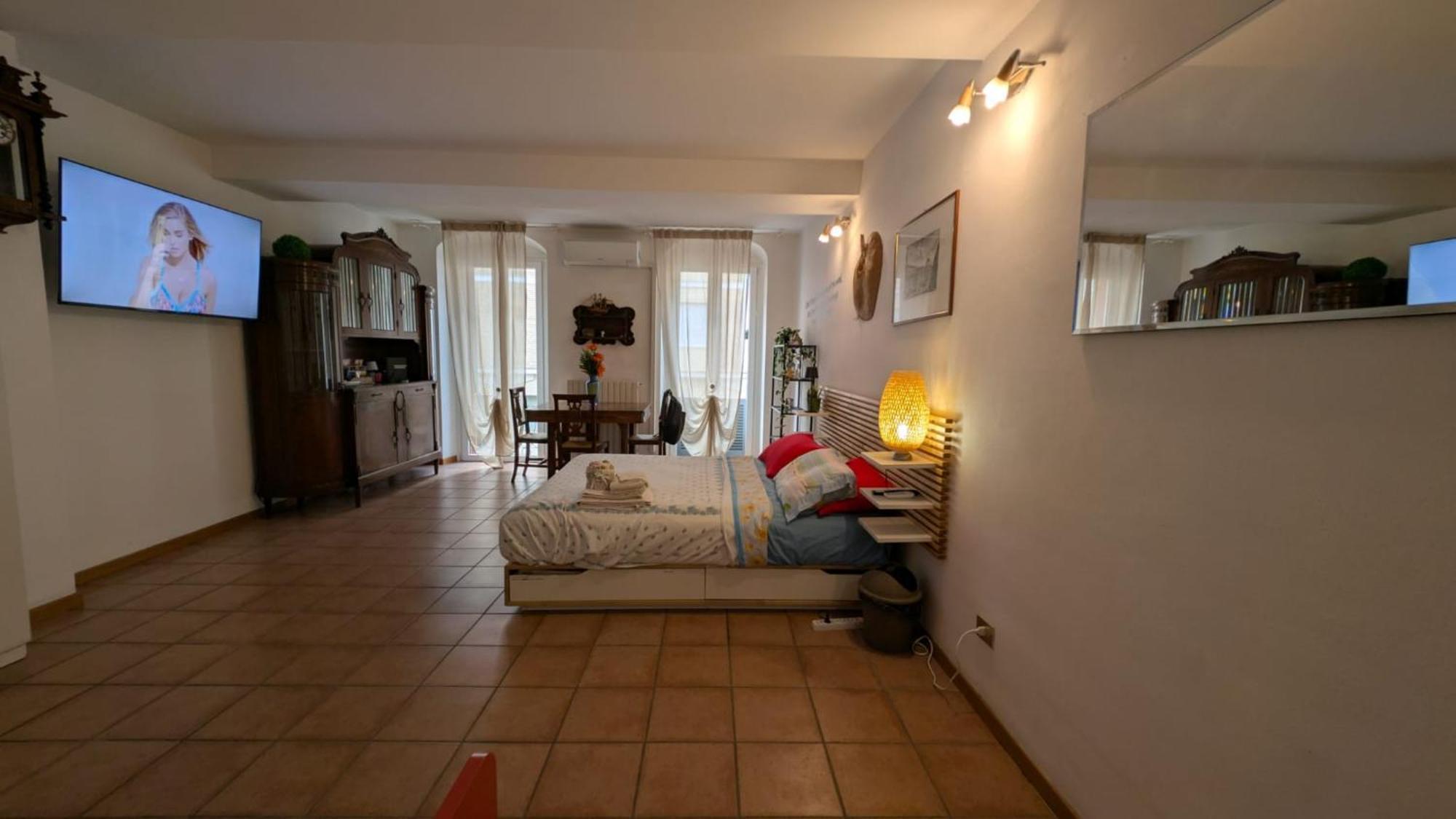 Timeless Home Deluxe Smart Cinema Suite With Netflix & Disney Parma Eksteriør bilde