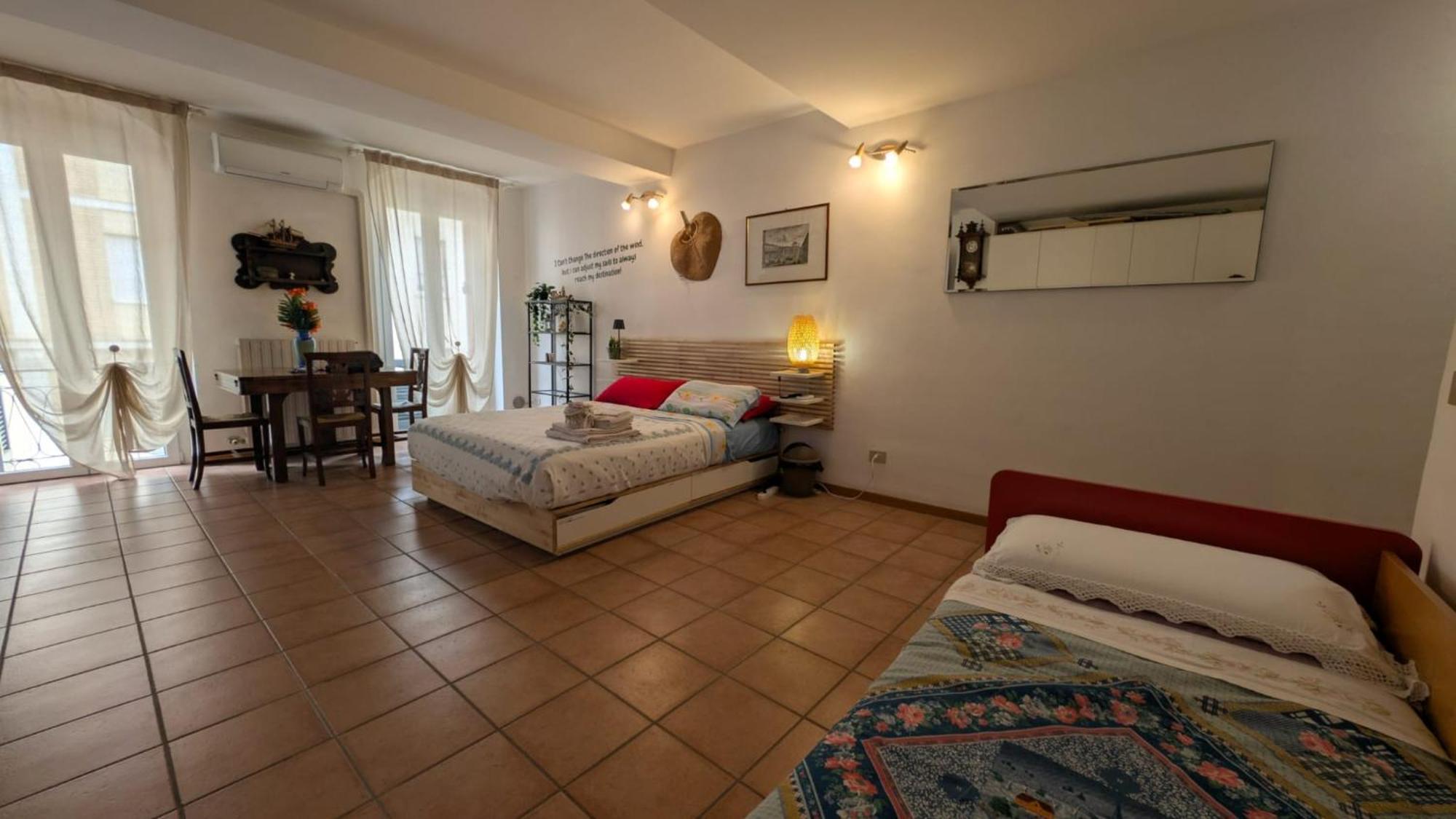 Timeless Home Deluxe Smart Cinema Suite With Netflix & Disney Parma Eksteriør bilde