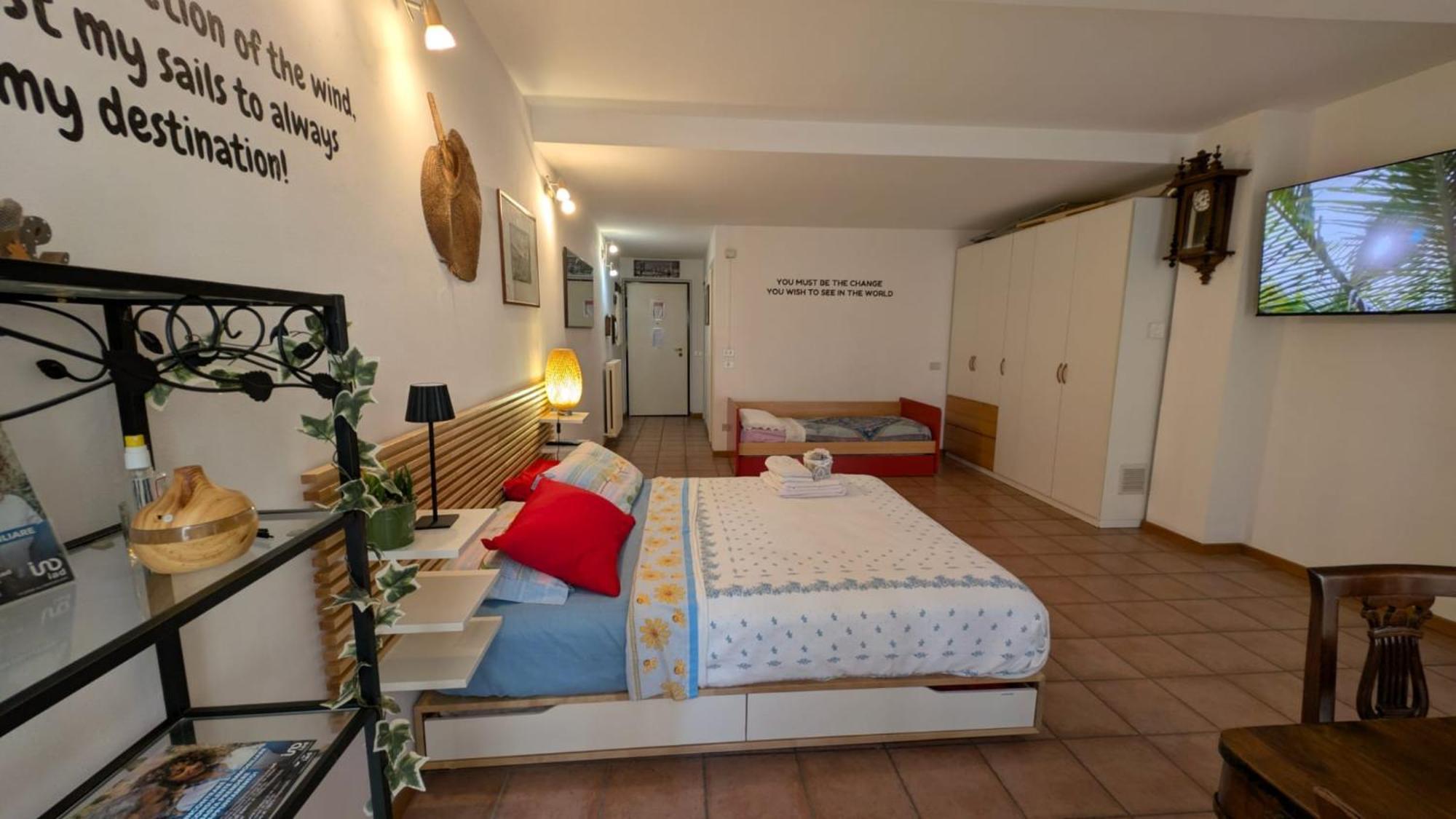 Timeless Home Deluxe Smart Cinema Suite With Netflix & Disney Parma Eksteriør bilde